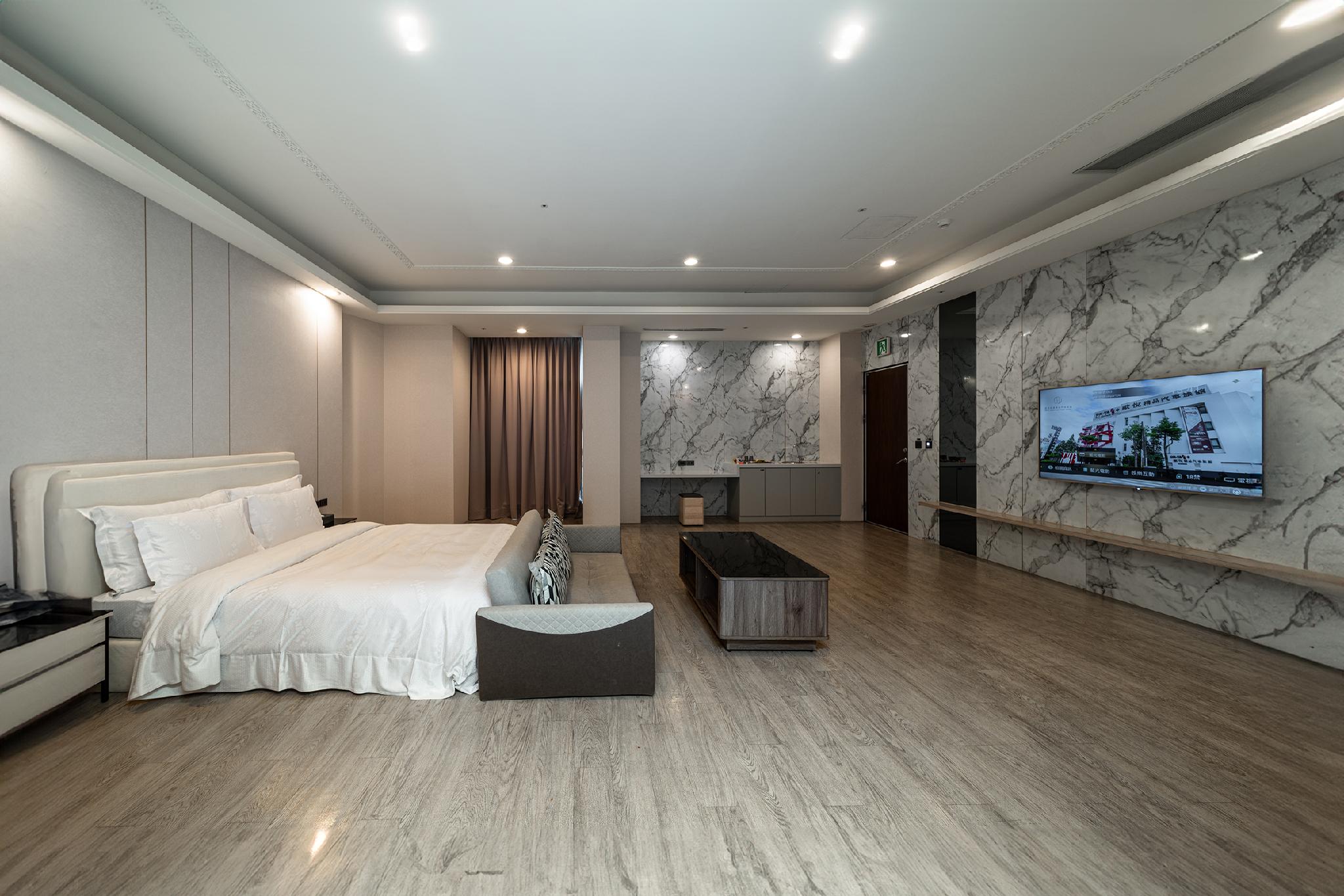 Pool, Twin Beds