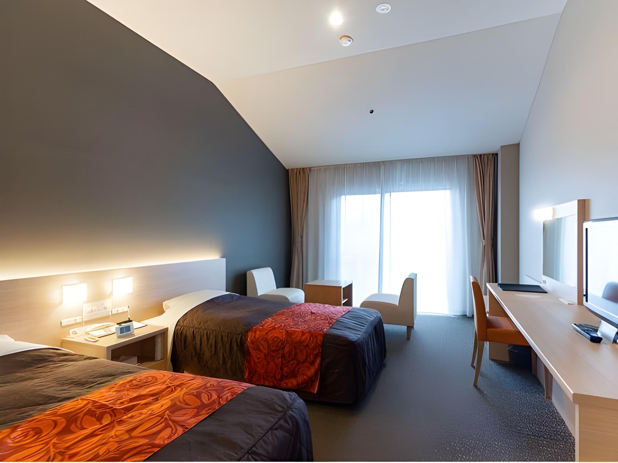 Maple, Standard, Twin Beds
