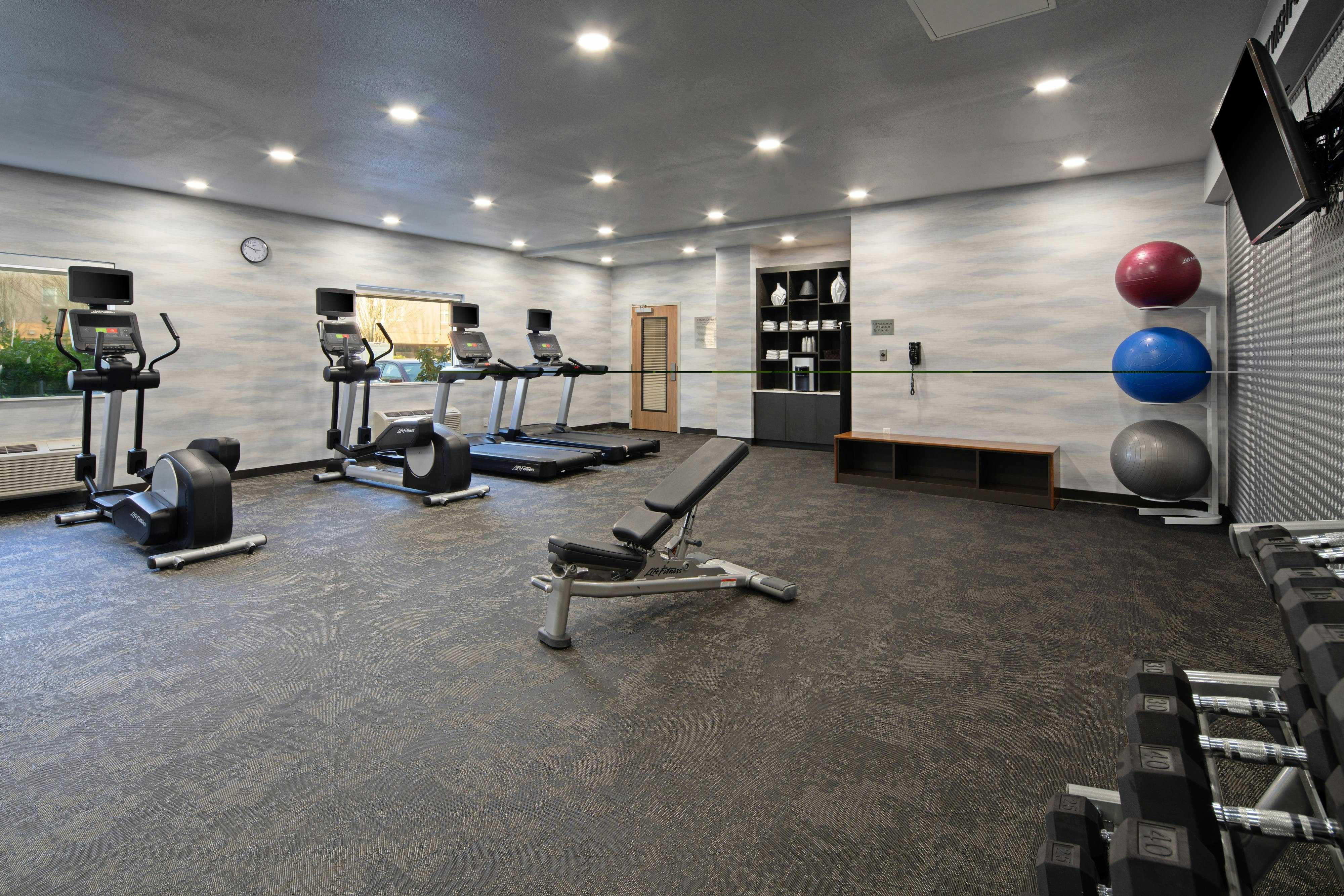 Fairfield Inn & Suites Seattle Sea-Tac Airport 2/7