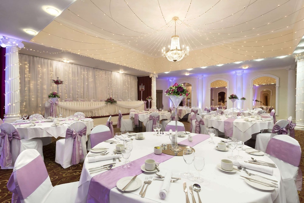 Cwrt Bleddyn Hotel & Spa 28/42