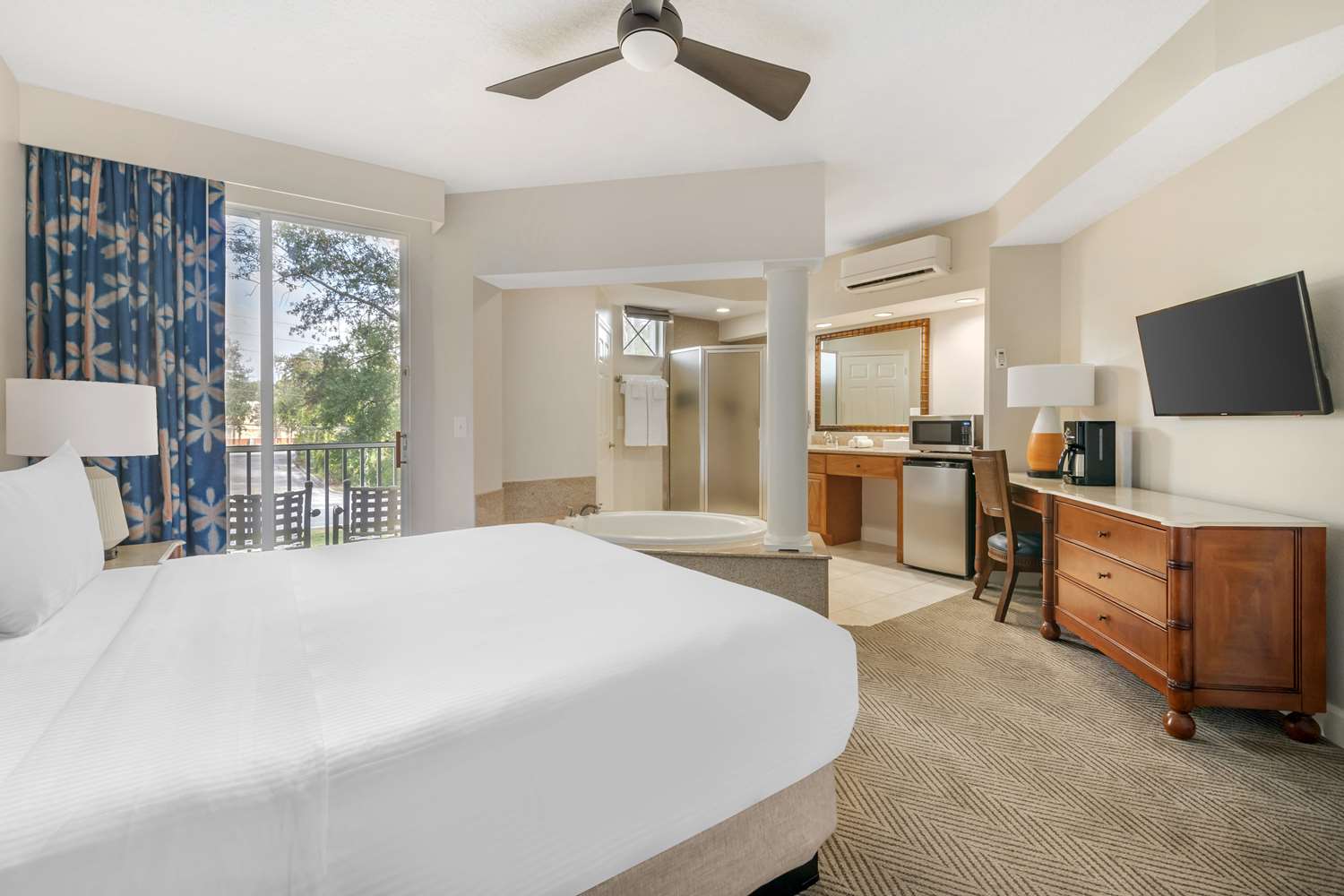 Studio, King Bed, Private Garden, Bathtub