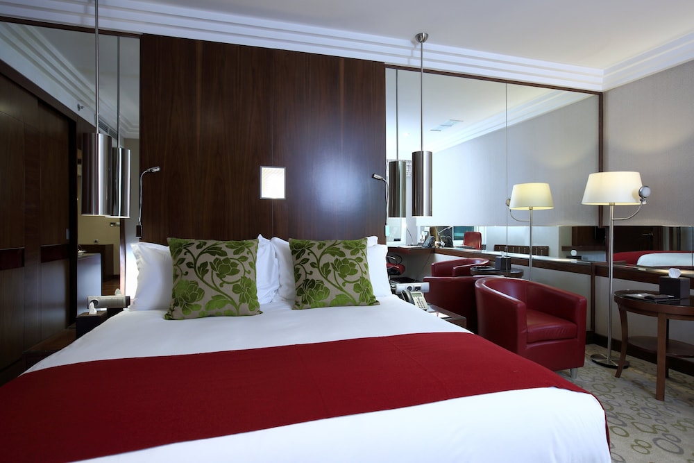 كراون بلازا الرياض منهال(Radisson Blu Hotel and Convention Center, Riyadh Minhal) 12/67