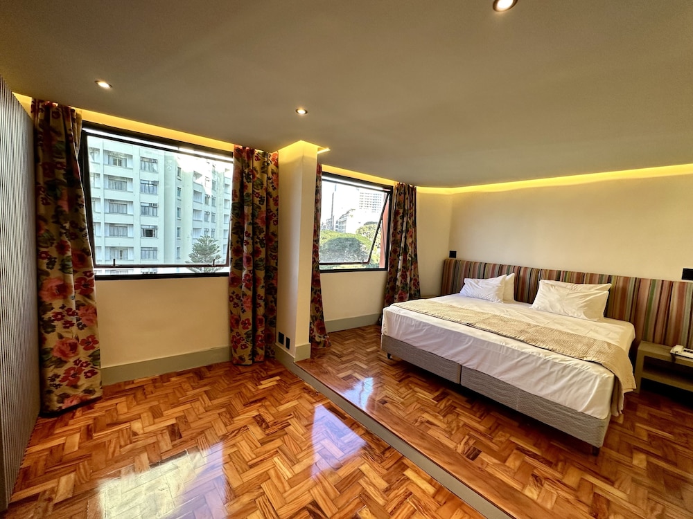 PRESIDENTIAL, SUITE, KING BED, JETTED TUB