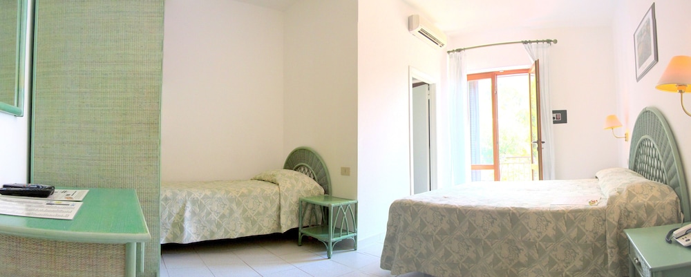 Hotel Montemerlo 33/50