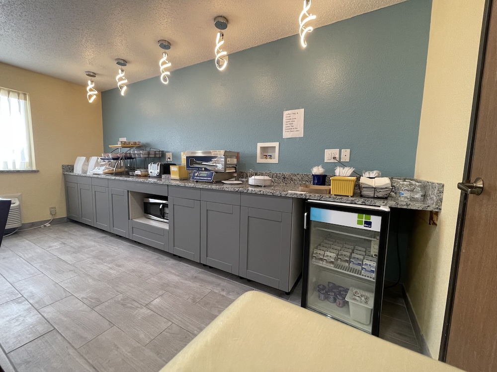Days Inn by Wyndham Batavia Ohio 7/22