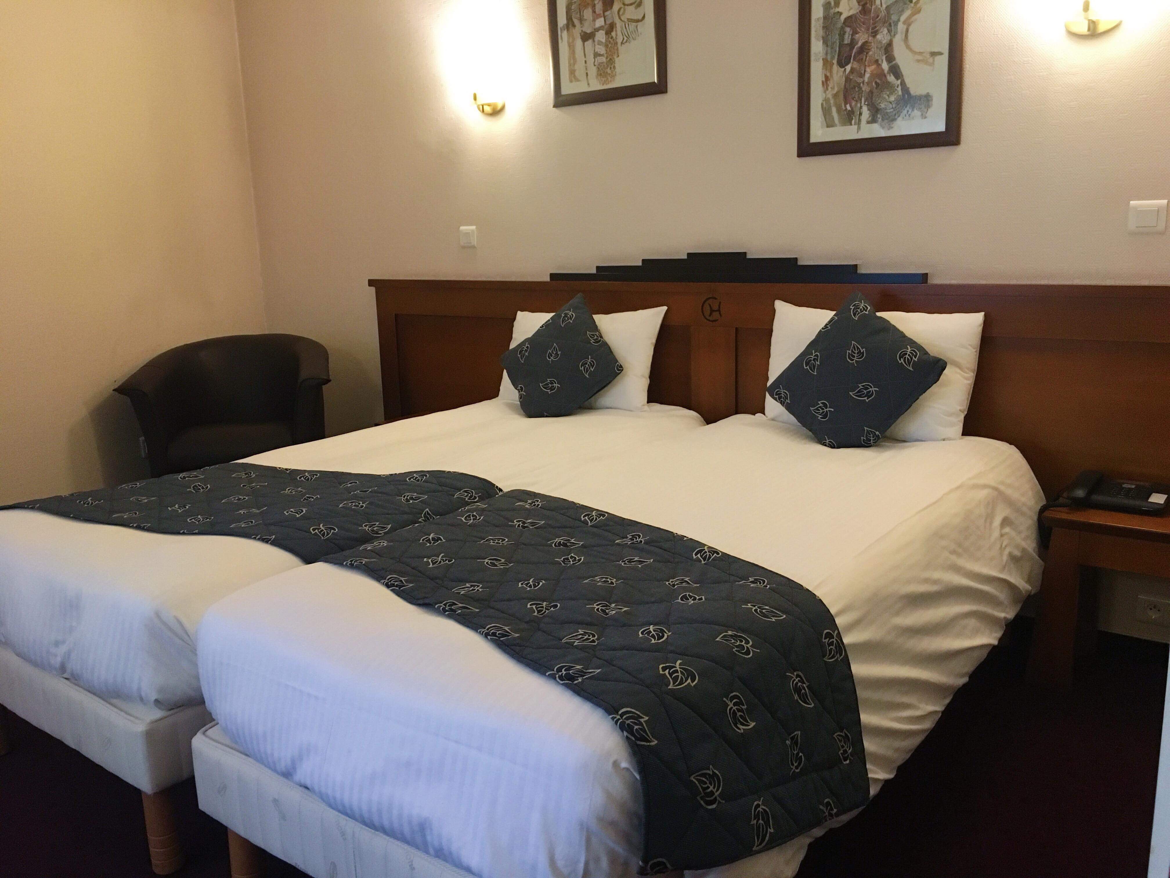 غرفة قياسية بسرير مزدوج