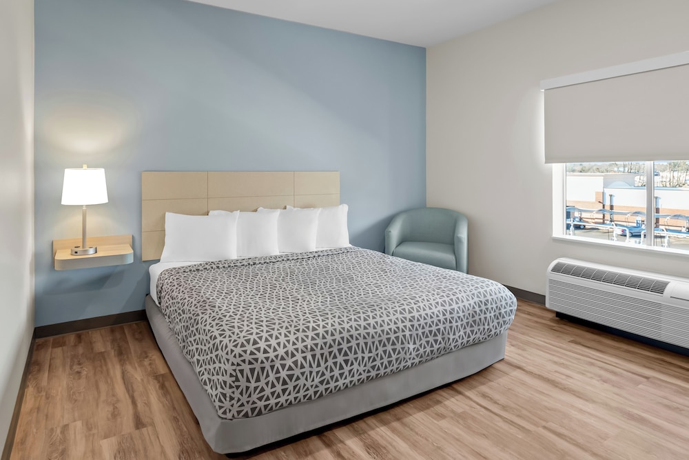 WoodSpring Suites Petersburg near Fort Lee 18/54