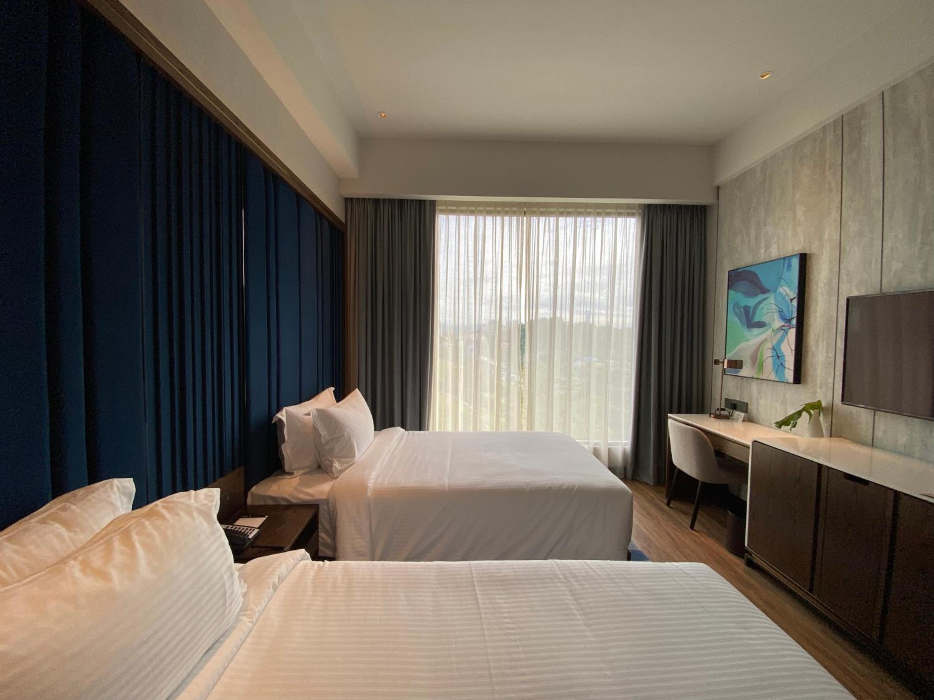 Standard, Twin Beds, Building View