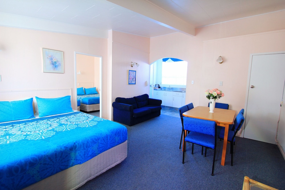 Golden Glow Motel 18/60