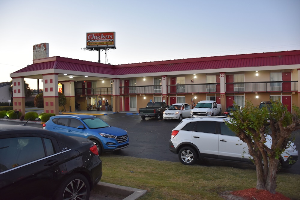 Super 8 by Wyndham Tifton 46/54