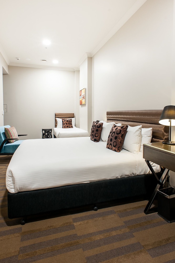 57 HOTEL 21/46