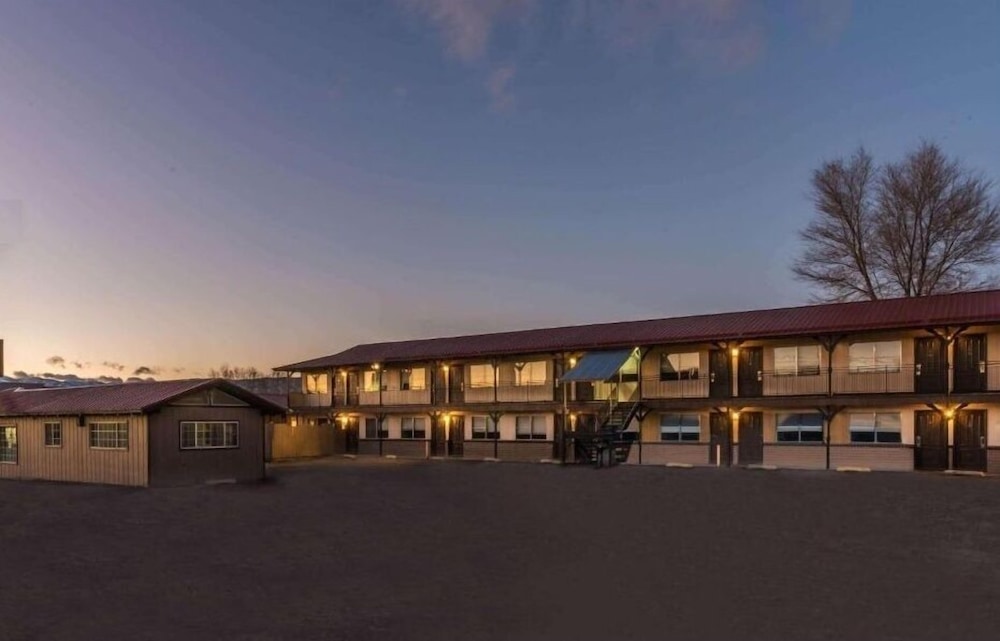 High Desert Inn 2/52