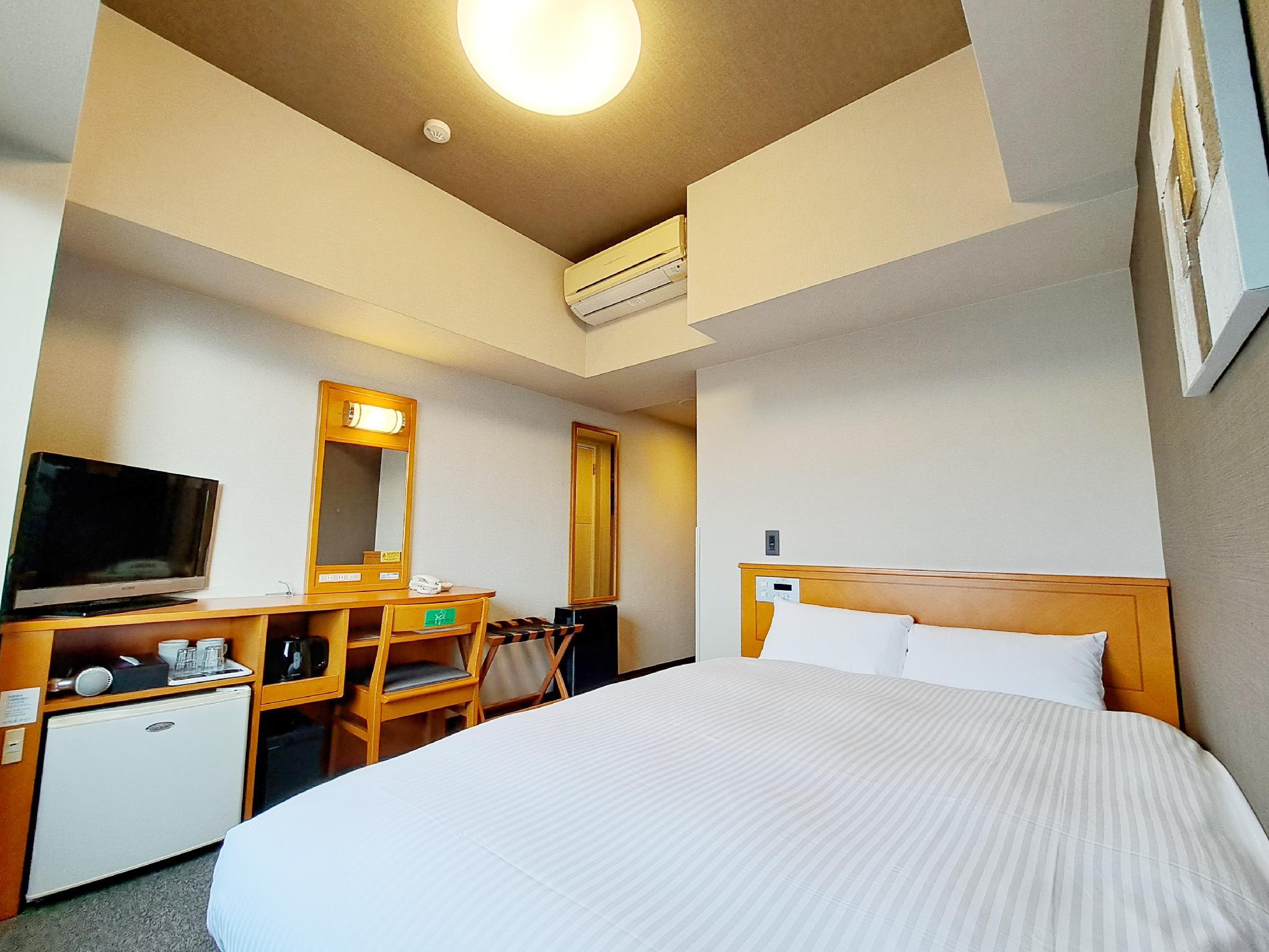 Semi Room, Semi Double Bed, Smoking