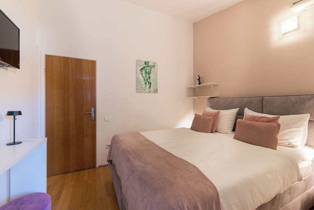 ECONOMY, DOUBLE BED