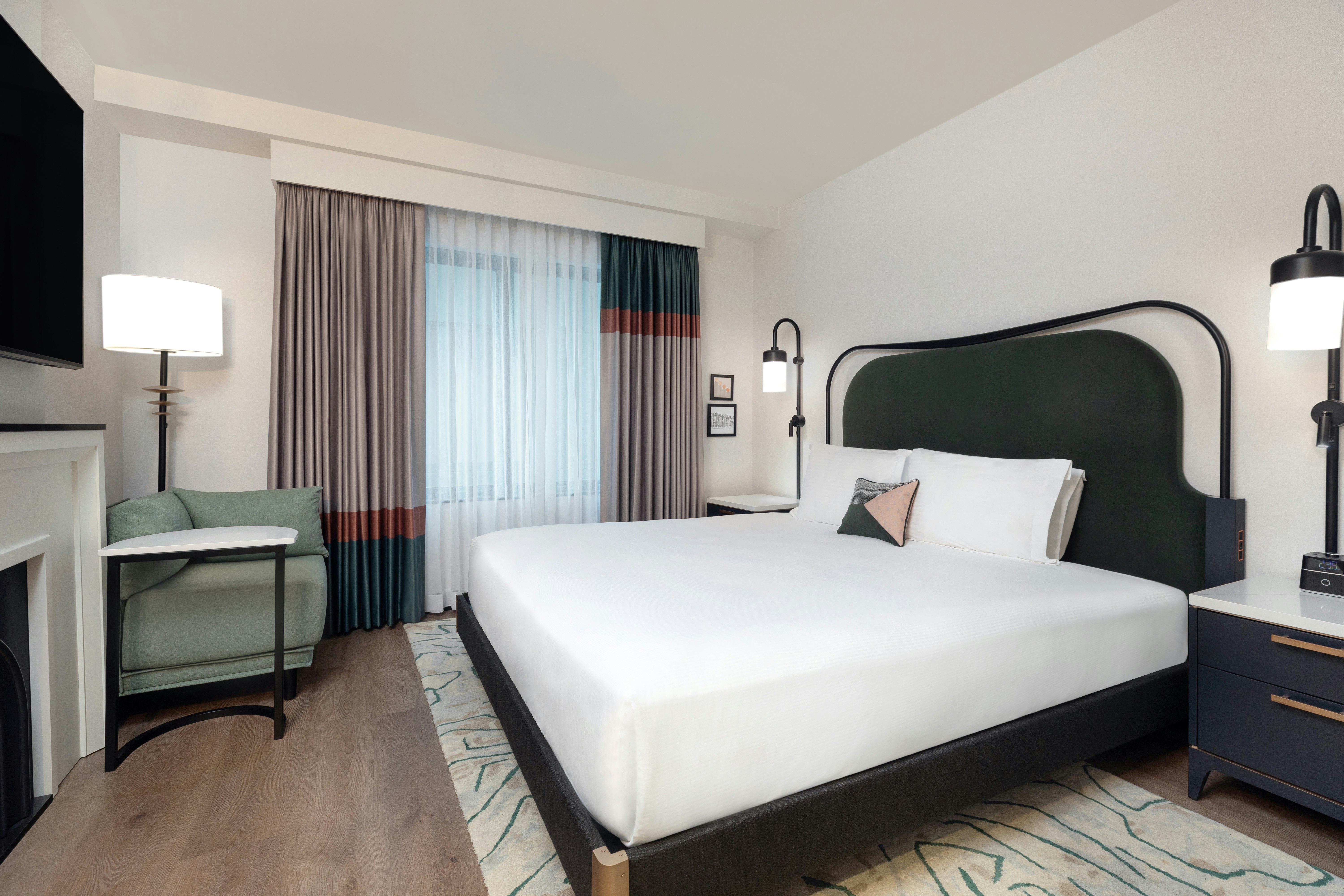 ROOM, KING BED