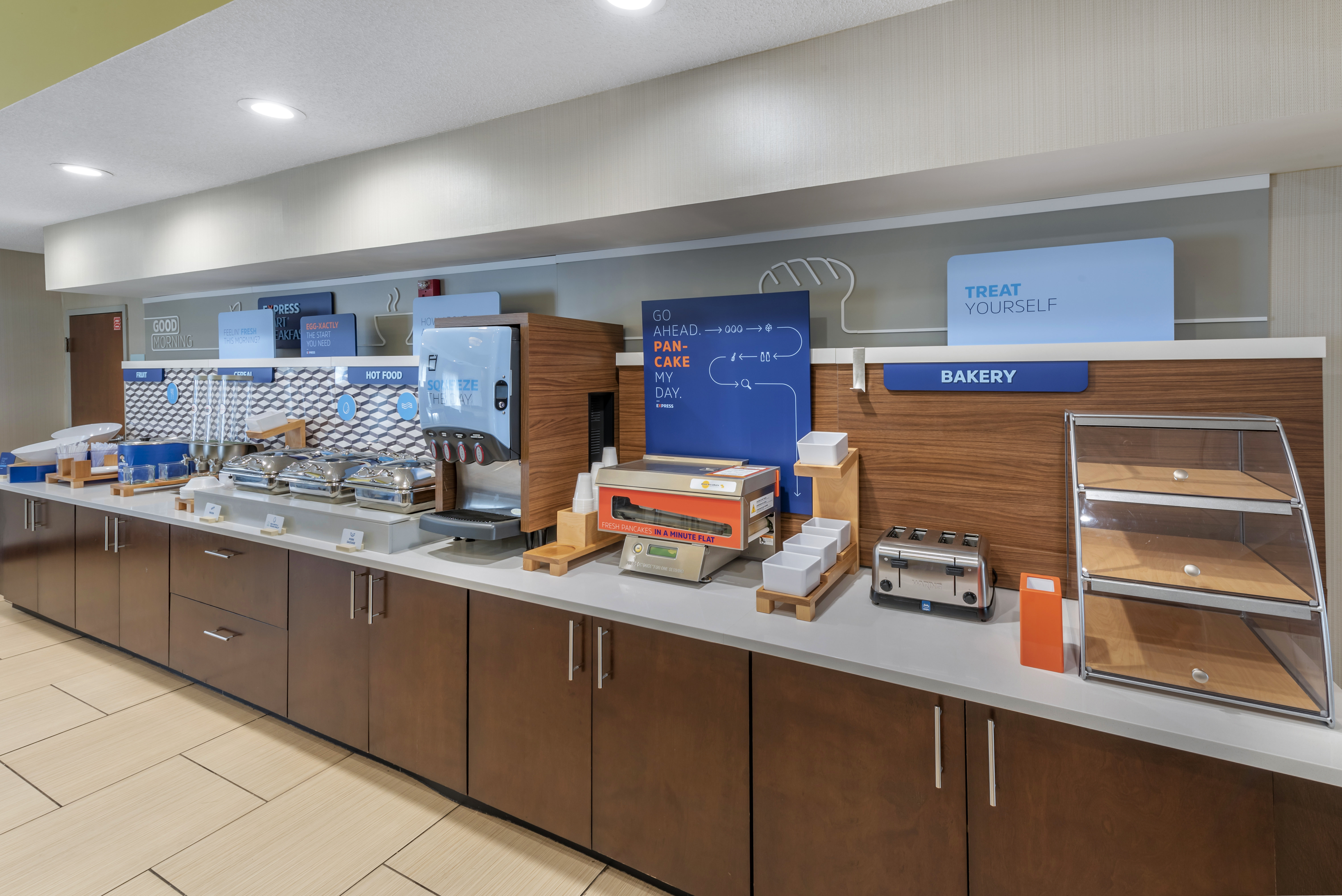 Holiday Inn Express Hotel & Suites Cincinnati-Blue Ash 13/72