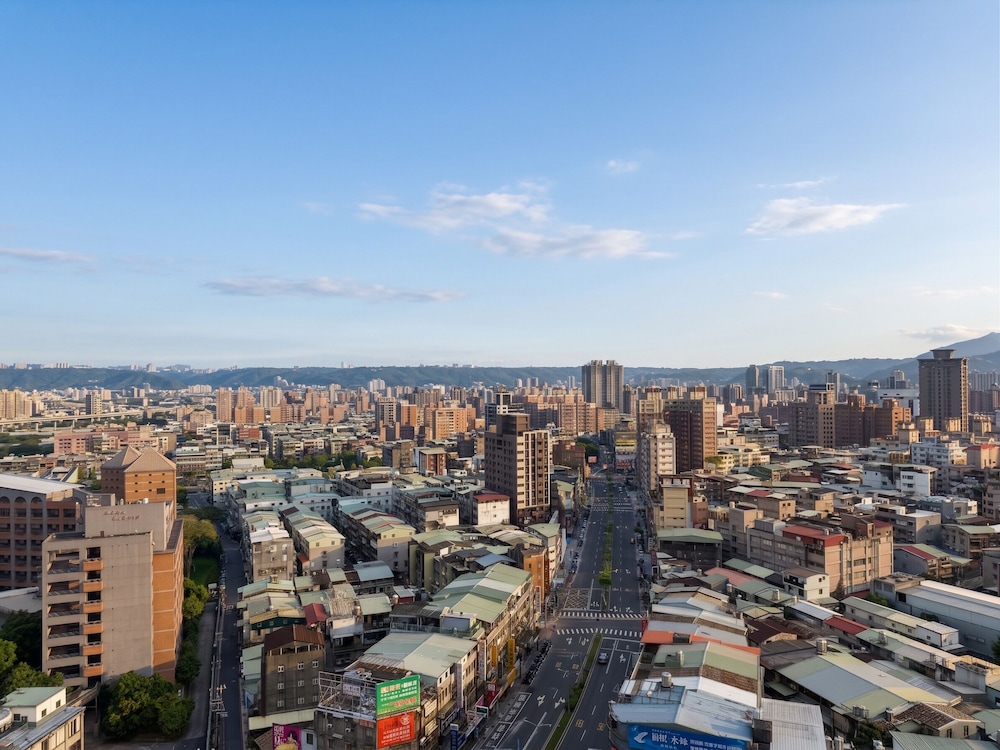 Park City Hotel Luzhou Taipei 58/62