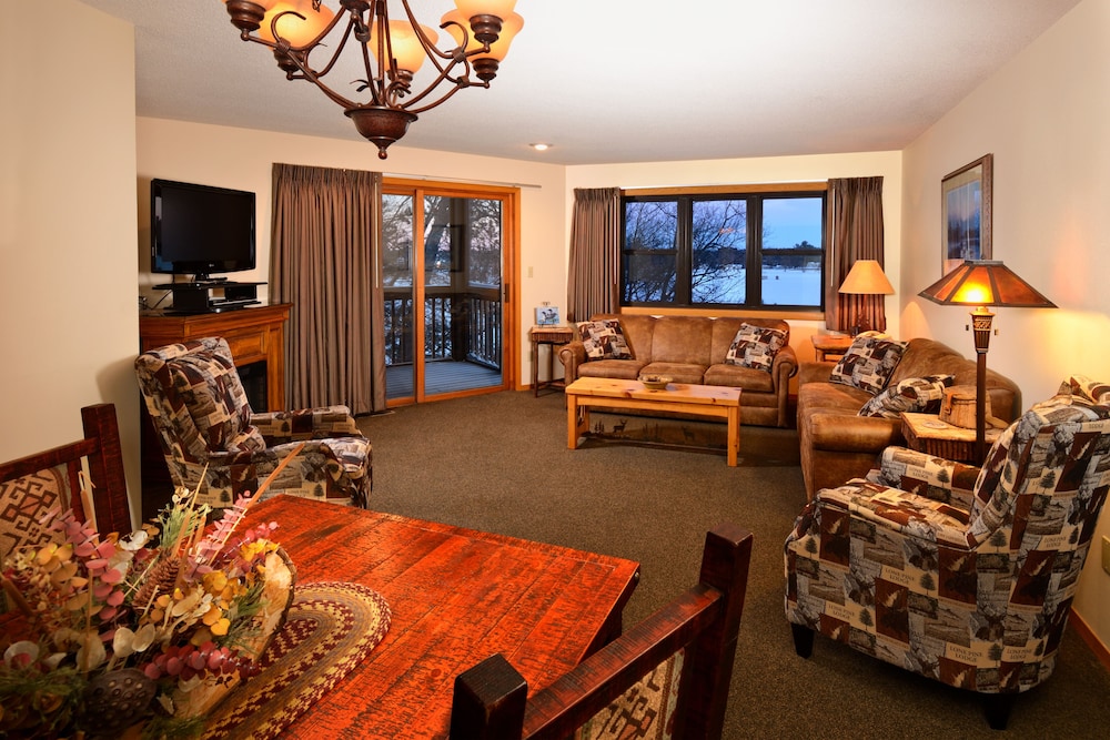 The Pointe Hotel and Suites 35/51