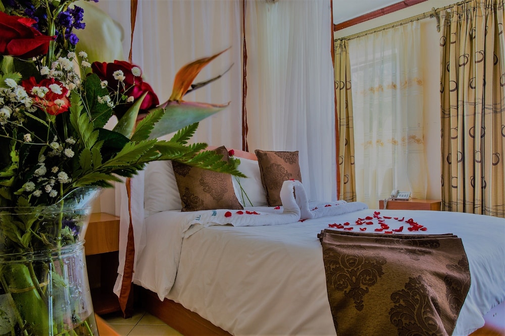 Convent International Hotel 12/30