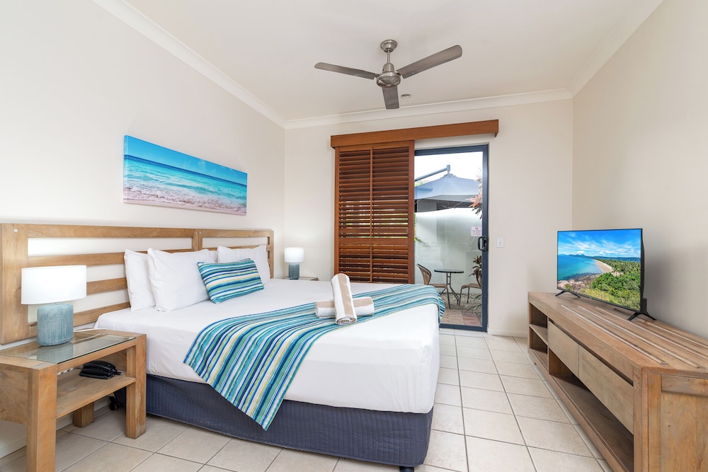 Meridian Port Douglas 17/70