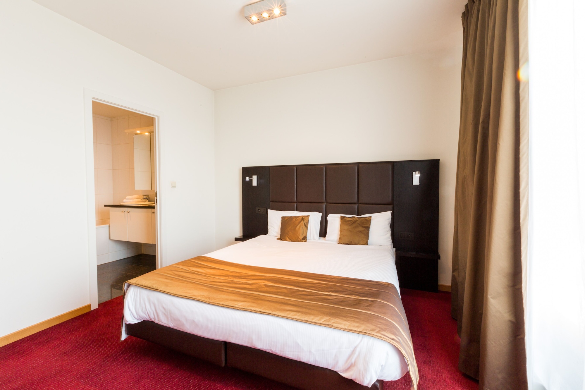 EXECUTIVE, DOUBLE BED