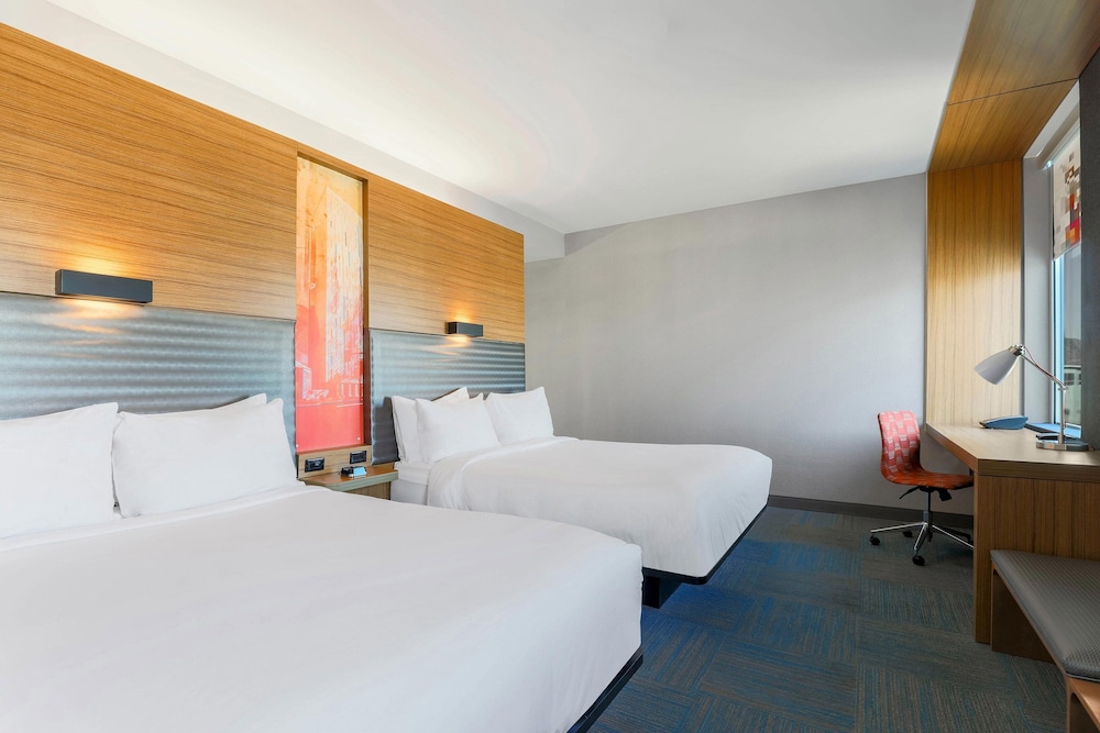 Aloft Phoenix Airport 18/62