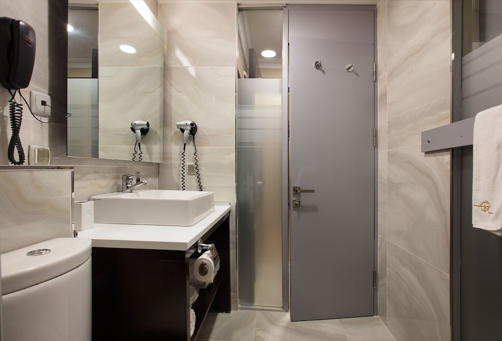 Gallery Residence And Boutique Hotel 70/72