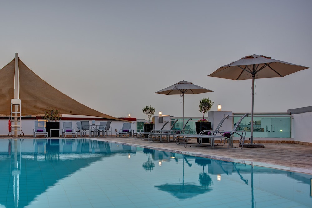swimming pool spa