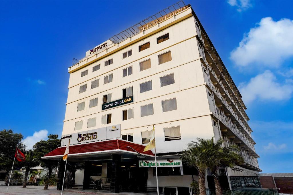 Hotel Grand Orchid 4/38