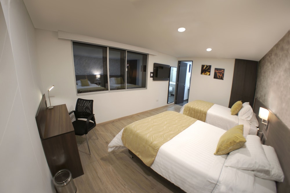 Hotel Grand Plaza Corferias 8/24