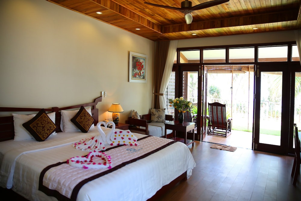 Room, King Bed, Beach Front