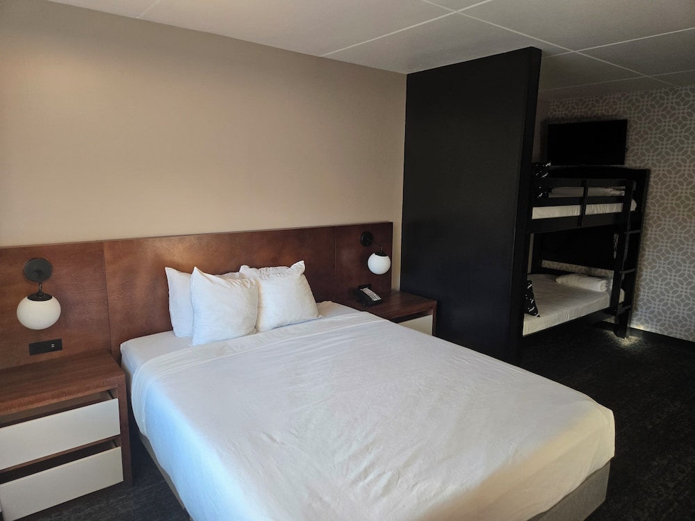 ROOM, BUNK BED, QUEEN BED, ACCESSIBLE