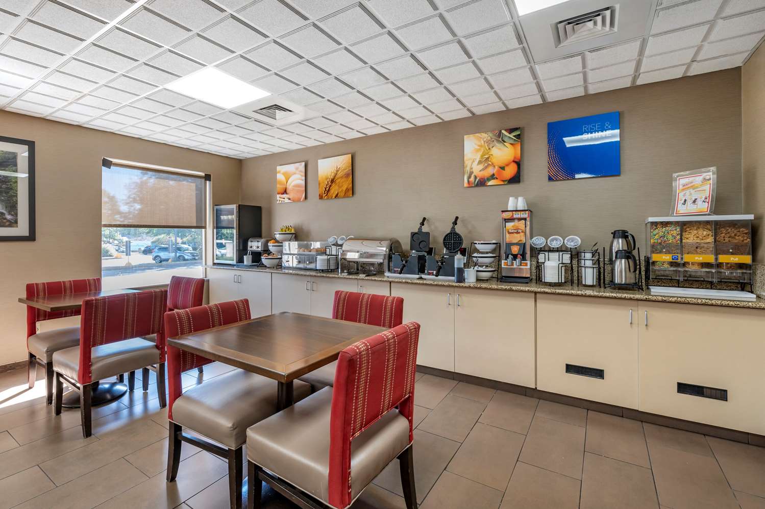Comfort Inn & Suites Dayton, OH 9/10