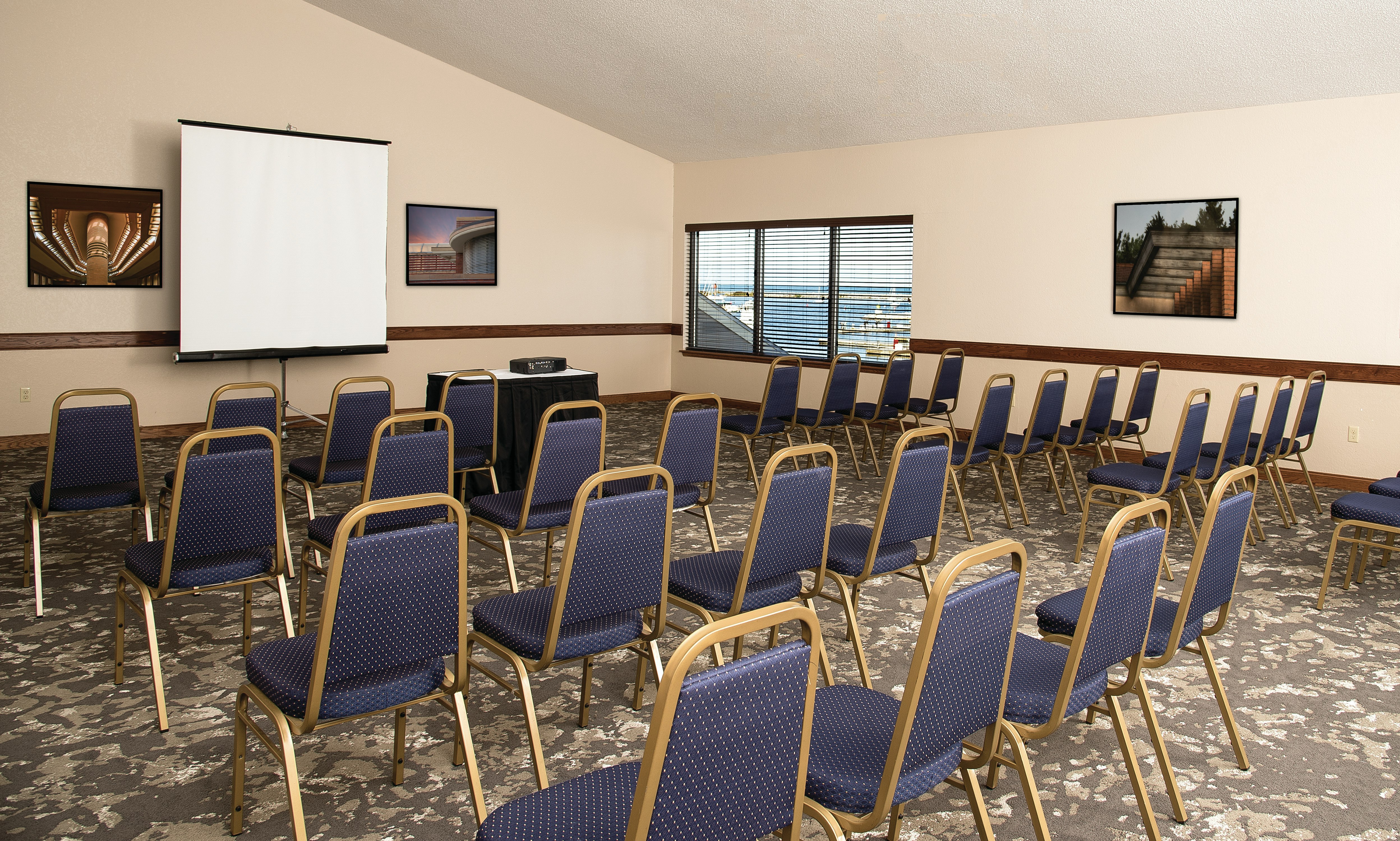 Doubletree by Hilton Hotel Racine Harbourwalk 69/79