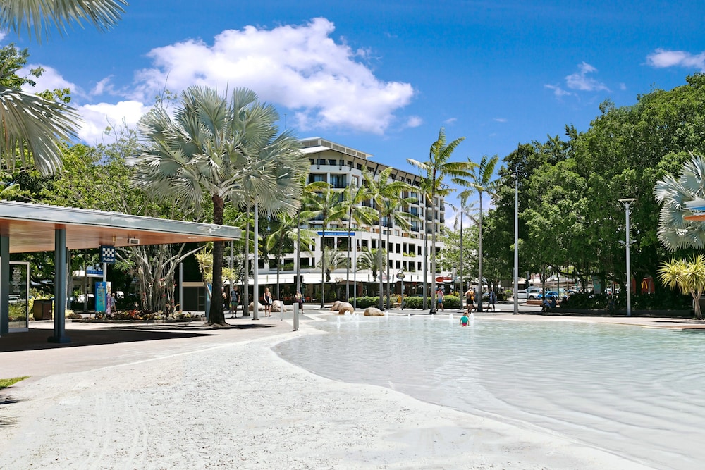 Mantra Esplanade Cairns 60/66