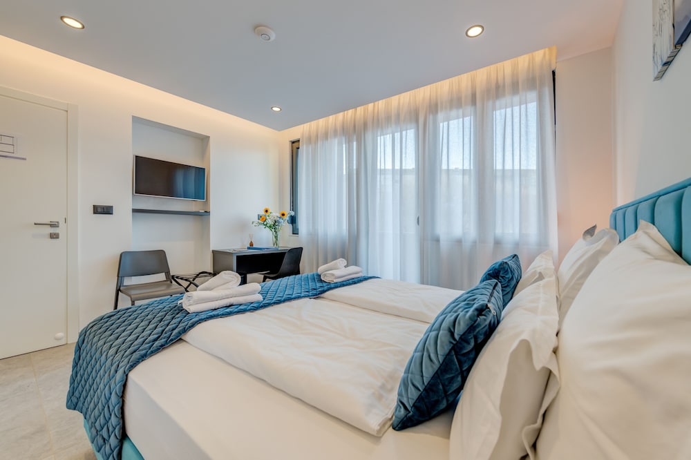 Lichia Amia Luxe Rooms 8/21
