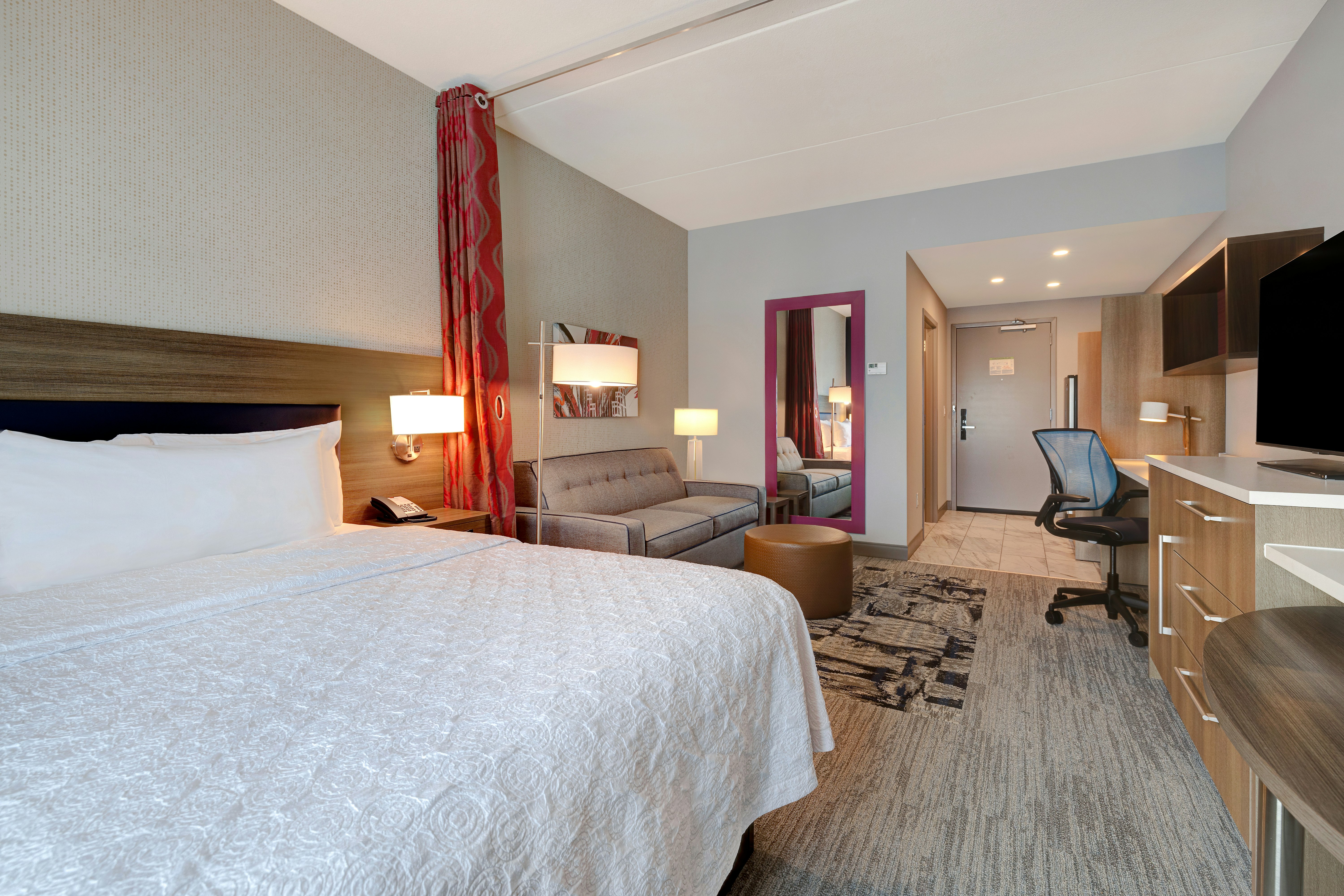 STUDIO, SUITE, KING BED