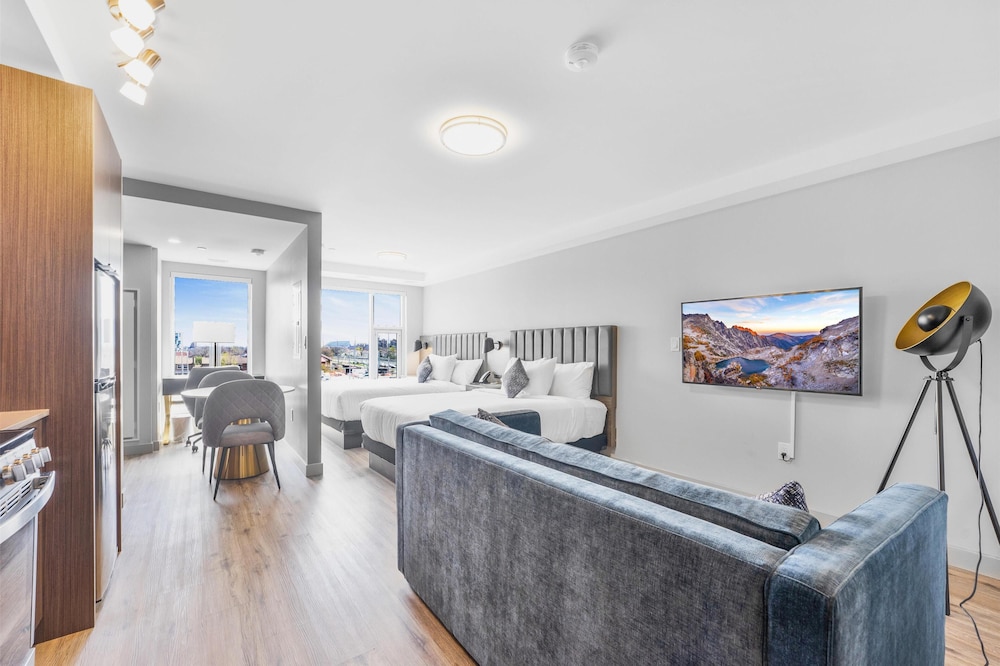 Skye Hotel & Residences, BW Signature Collection 4/30
