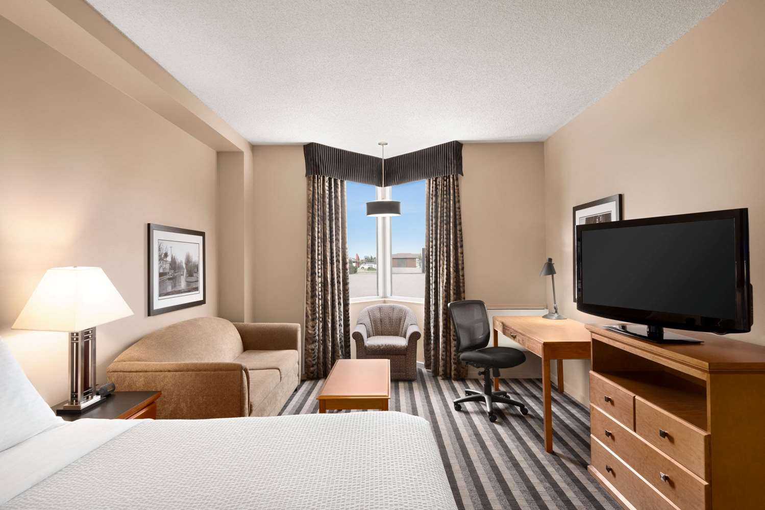 Royal Hotel West Edmonton, Trademark Collection by Wyndham 6/25