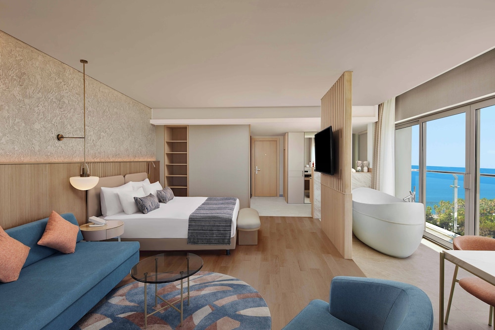 Suite, King Bed, Sea View, Sofa, Corner