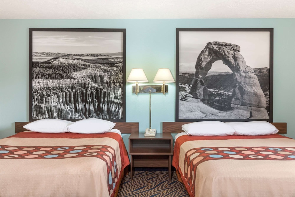 Super 8 By Wyndham Cedar City 13/31