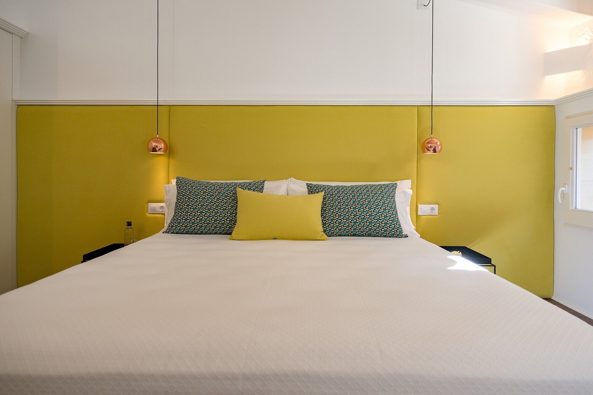 SUPERIOR, SUITE, KING BED