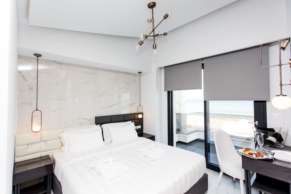 Crystal Villas & Suites 9/39