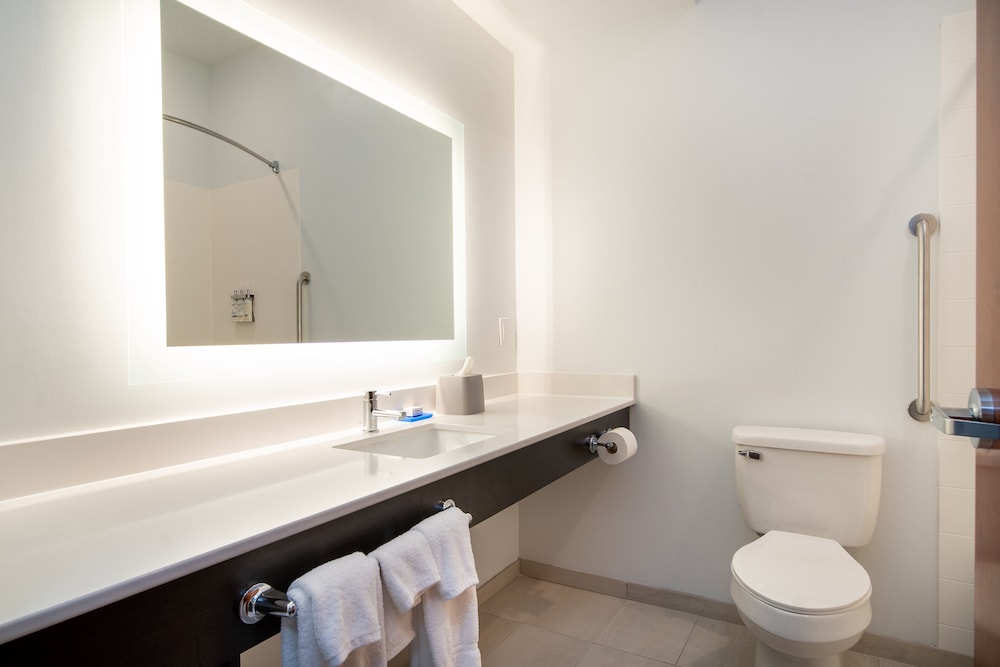 Holiday Inn Express Hotel Suites Bedford 49/53