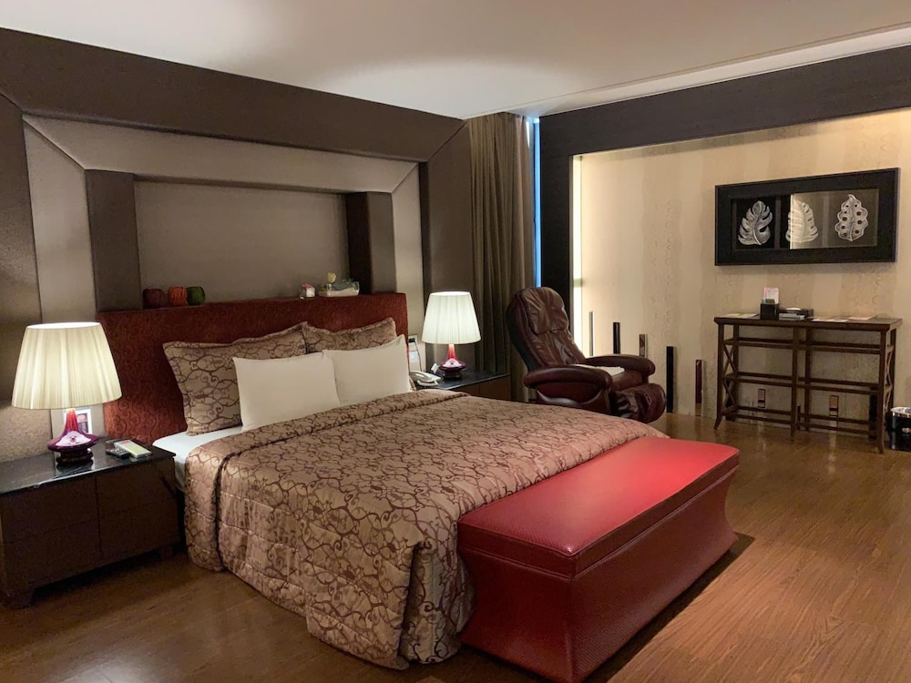 Leedon Motel 3/48