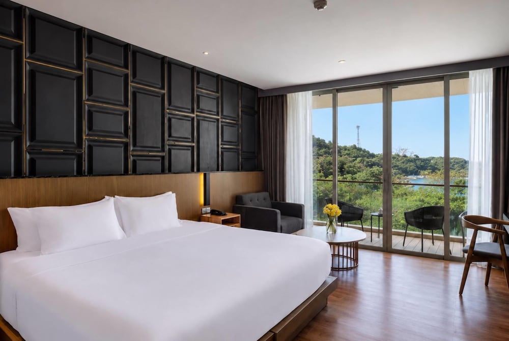 Deluxe, King Bed, Lagoon View