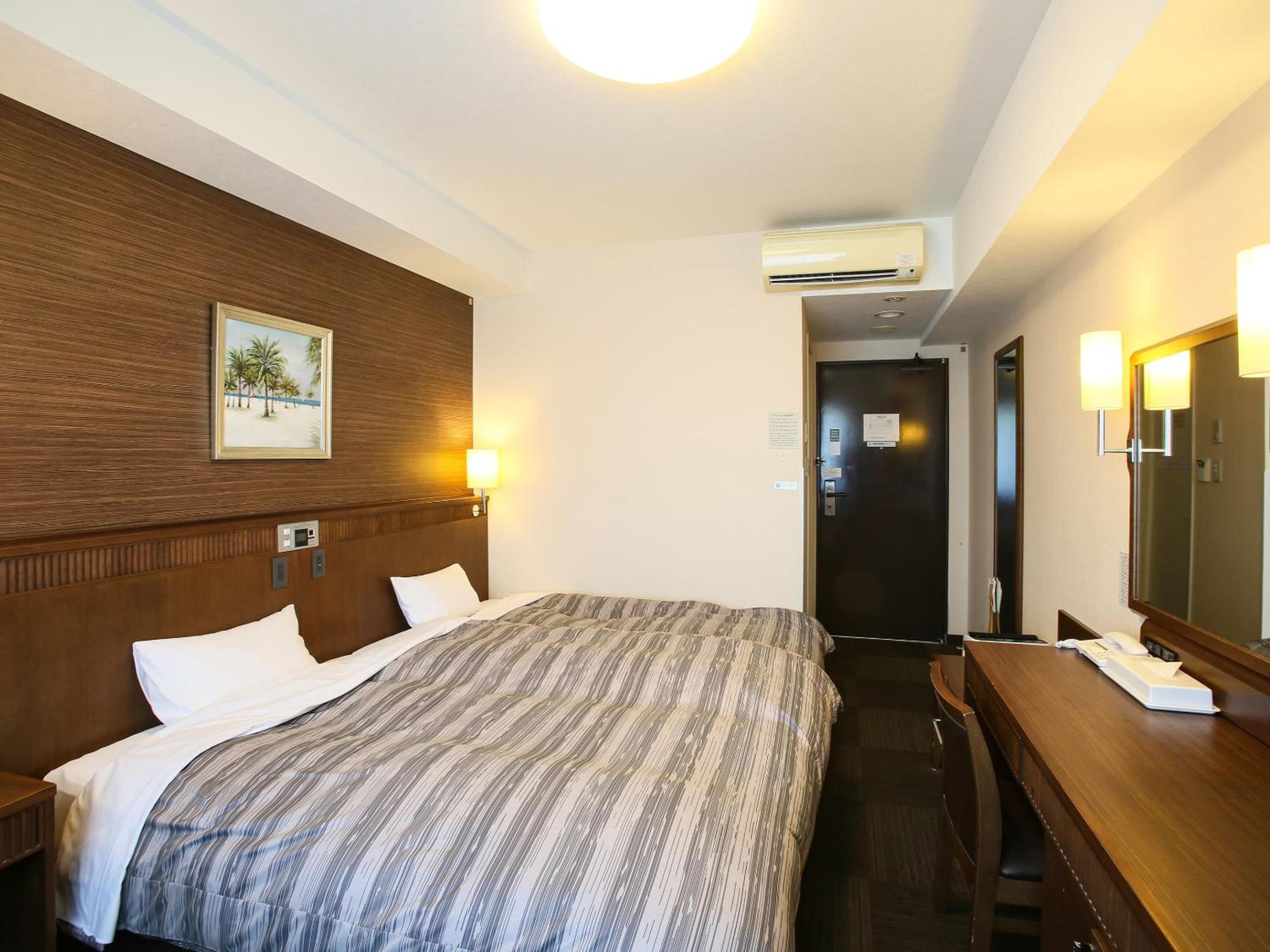 Superior, Twin Beds, East Wing