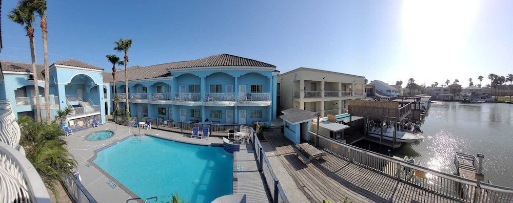 Casa Bella Hotel and Suites 4/24