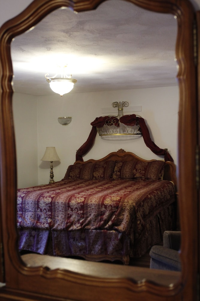 7 Gables Inn Suites 6/50