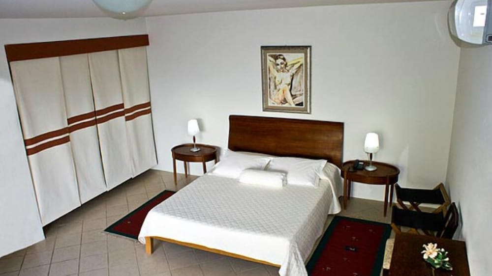 HOTEL LA DOLCE VITA 11/61